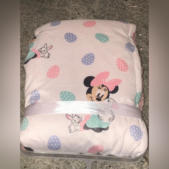 ✨NWT✨ Disney Minnie Mouse Reversible Plush Sherpa Baby Blanket Easter Bunny - Picture 3 of 7
